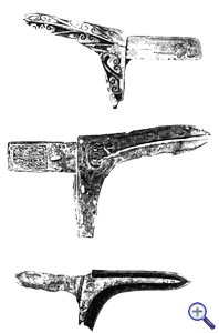 <strong>Разновидности наконечников клевцов �цзи�</strong>� border=�0? class=�aligncenter� /></a><br />
<strong>Разновидности наконечников клевцов �цзи�</strong><br />
Cамым распространенным древнекитайским оружием ближнего боя был клевец (алебарда) «цзи», который представлял собой длинное копье, на которое кроме острого наконечника насаживались один — три комплекта узких крючкообразных лезвий, похожих на кинжалы. Лезвие имело проходящее по его середине продольное утолщение, которое придавало ему необходимую прочность. <br />
Часто «цзи» имел вытянутый, как правило, прямоугольный, тупой обух, клторый предназначался для нанесения ударов в тех случаях, когда лезвие не могло произвести должного действия.</div>
<p></p>
<div align=