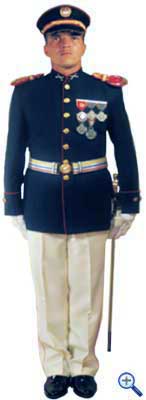 Парадная униформа №1 младших офицеров колумбийской армии для холодной погоды