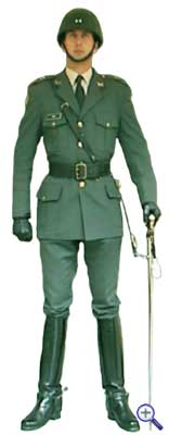 Единая униформа офицеров колумбийской армии с ремнями