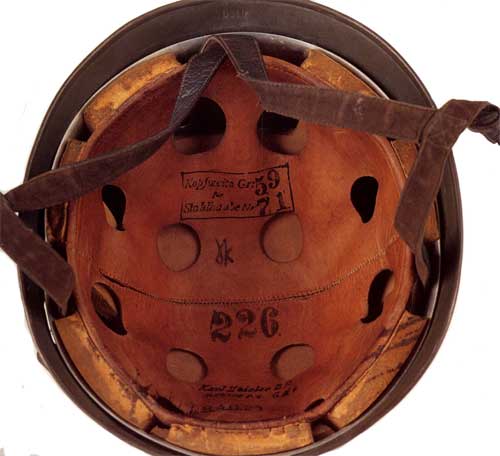 каски германских парашютистов