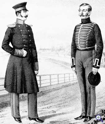 Обер-офицер (слева) и унтер-офицер (справа) Александрийского гусарского полка в рейтузах нового образца, 1814 - 1819 годы.