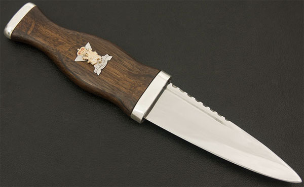Черный нож (Sgian Dubh) офицера Королевского полка Шотландии (Royal Regiment of Scotland)